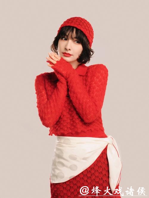 吴昕晒新年大片化身玫瑰女郎明艳动人