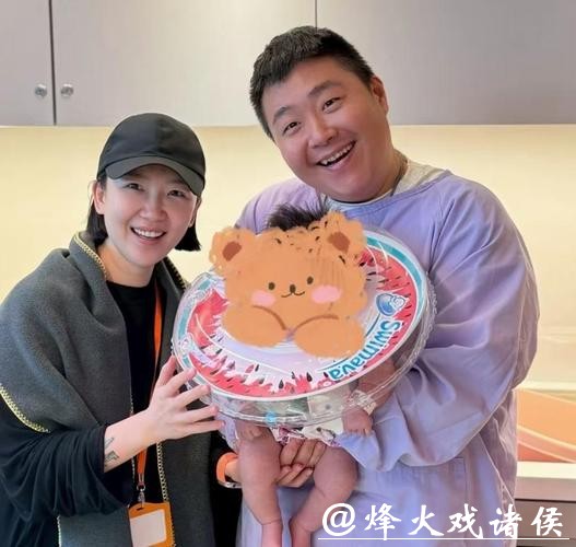 郝劭文回杭州过年!继女搂脖子撒娇太甜,重组家庭真相爱了 郝劭文回杭州过年!继女搂脖子撒娇太甜,重组家庭真相爱了